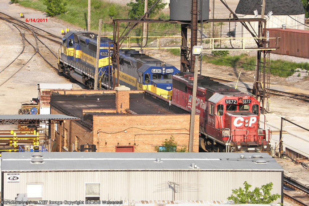 ICE 6418 6430 and a dual flags on the ramp